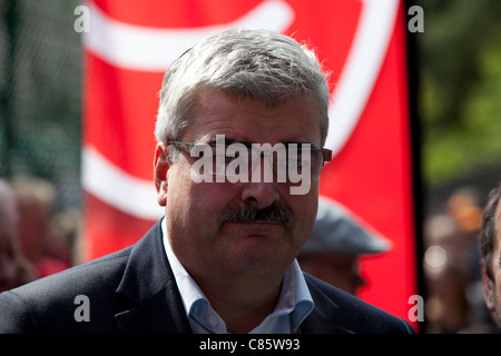 Håkan Juholt, Chef der schwedischen Sozialdemokraten Partei hält seine Sommer-Rede im Stockholmer Vorort Västertorp. Stockfoto