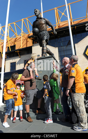 Fußball-fans Hommage an Billy Wright bei Molineux Wolverhampton England Uk Stockfoto