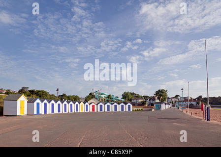 Goodrington Sands South Promenade with Beach Huts, Torbay, Devon, England, Großbritannien Stockfoto