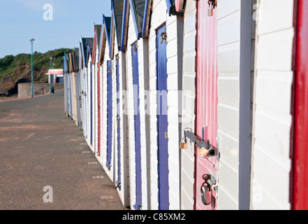 Strandhütten am Goodrington Sands Seafront, Torbay, Devon, England, Großbritannien Stockfoto