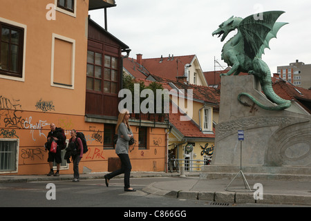 Secession Drachenbrücke über Fluss Ljubljanica in Ljubljana, Slowenien. Stockfoto