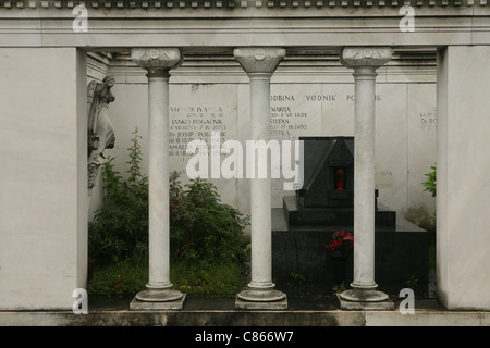 Grab der Adelsfamilie Vodnik Architekten Joze Plecnik (1939) auf dem Zale Zentralfriedhof in Ljubljana, Slowenien. Stockfoto