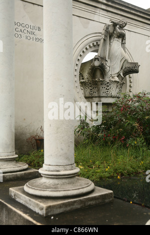 Grab der Adelsfamilie Vodnik Architekten Joze Plecnik (1939) auf dem Zale Zentralfriedhof in Ljubljana, Slowenien. Stockfoto