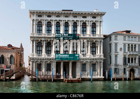 Ca' Rezzonico Palast am Canal Grande in Venedig Stockfoto