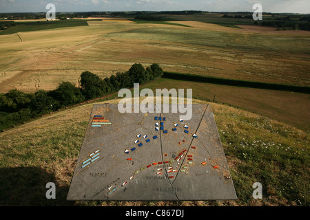 Schlachtfeld der Schlacht von Waterloo nahe Brüssel, Belgien, mit der Karte von der Schlacht auf der Oberseite den Löwenhügel. Stockfoto