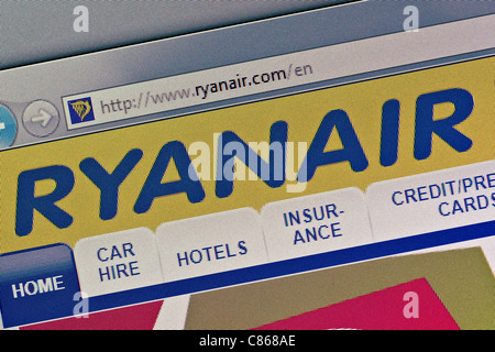 RyanAir-Logo und Website hautnah Stockfoto