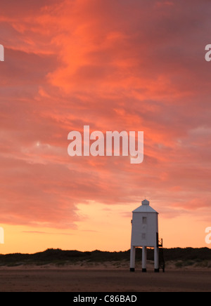 Leuchtturm auf Beinen am Burnham am Meer Stockfoto