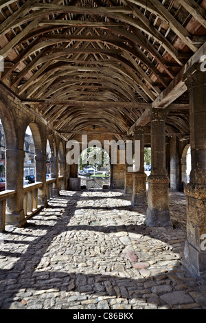 Chipping Campden Market Hall. Inneneinrichtung der alten Markthalle in Chipping Campden Cotswolds England aus dem Jahr 1627 Stockfoto