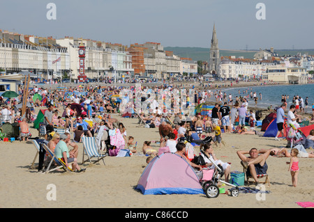 Überfüllten Strand-Szene in Weymouth eine Dorset England Stadt am Meer Resort und Host bis 2012 Segeln Olympia Stockfoto