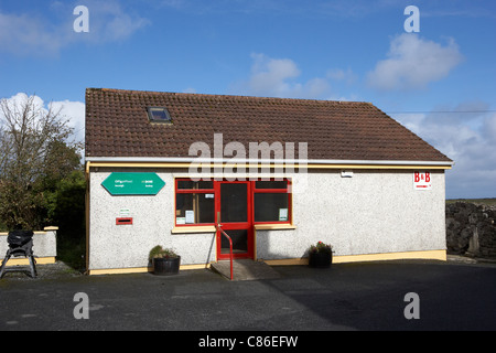 kleines Bauerndorf Postamt in Easkey Grafschaft Sligo Irland Stockfoto