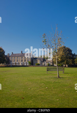 Dorfplatz, Shipton unter Wychwood, Oxfordshire, England Stockfoto