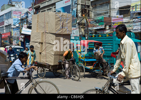 Überfüllten Straßenszene Chawri Bazar in Alt-Delhi, Indien Stockfoto