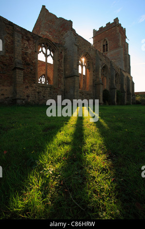 Die Ruinen der Kirche von St. Peter im Wiggenhall St. Peter in The Fens in Norfolk. Stockfoto