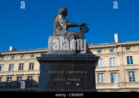 Statue von Nicholas Copernicus entlang Krakowskie Przedmiescie Straße Warschau Polen Mitteleuropa Stockfoto