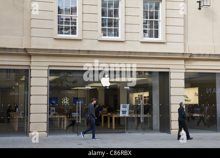 Bath, Somerset, England, Großbritannien. Der Apple Store Shop front-Verkauf von Macintosh-Computer und Iphones im neuen Southgate Shopping Center Stockfoto
