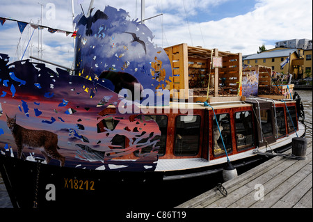 Richtung "Norden", eine moderne Version der Arche von Tea Mäkipää im Gast Hafen von Turku Town. Dieses Tier-Rettungs-Boot erzählt Stockfoto