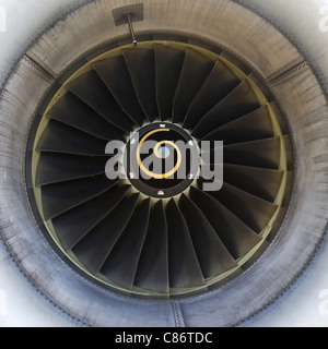 Nahaufnahme der Lufteinlass des eine IAE V2500-Turbofan-Triebwerk. Stockfoto