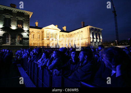 BELFAST, Großbritannien - AUGUST 11: Atmosphäre am ersten Tag des Belsonic am Custom House Square am 11. August 2008 in Belfast, Nordirland. Stockfoto