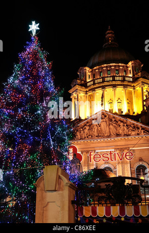 BELFAST, Vereinigtes Königreich - 18 NOVEMBER: Belfast Weihnachtsbeleuchtung in Belfast City Hall am 18. November 2008 in Belfast, Nordirland Stockfoto