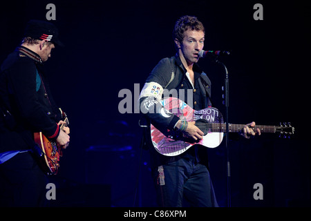 BELFAST, Vereinigtes Königreich - 19 Dezember: Jonny Buckland und Chris Martin von Coldplay durchführen in der Odyssey Arena am 19. Dezember 2008 in Belfast, Nordirland. Stockfoto