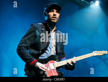 BELFAST, Vereinigtes Königreich - 19 Dezember: Jonny Buckland von Coldplay führt auf Odyssey Arena am 19. Dezember 2008 in Belfast, Nordirland. Stockfoto