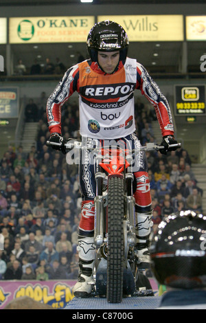 Antonio Bou aus Spanien in Aktion auf seinem Fahrrad Beta im Belfast Runde Indoor Trial World Championship, gewann durch Adam Raga aus Spanien. Stockfoto