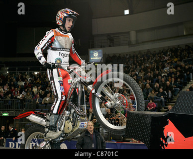 Jeroni Fajardo aus Spanien in Aktion auf seinem Motorrad Gas Gas im Belfast Runde Indoor Trial World Championship, gewann durch Adam Raga aus Spanien. Stockfoto