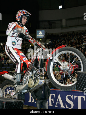 Jeroni Fajardo aus Spanien in Aktion auf seinem Motorrad Gas Gas im Belfast Runde Indoor Trial World Championship, gewann durch Adam Raga aus Spanien. Stockfoto