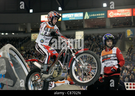 Jeroni Fajardo aus Spanien auf seinem Motorrad Gas Gas in Aktion im Belfast Runde Indoor Trial World Championship, gewann durch Adam Raga aus Spanien. Stockfoto