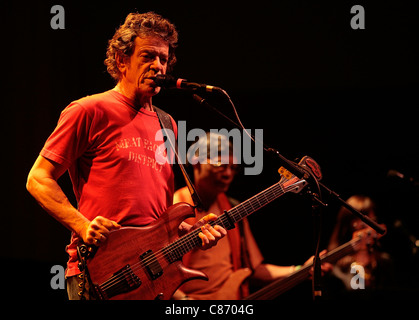 BELFAST, Großbritannien - 24 Juni: Lou Reed führt mit seiner Band im Belfast Waterfront am 24. Juni 2008 in Belfast, Nordirland Stockfoto