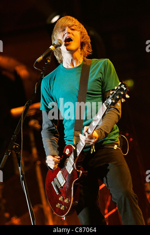 BELFAST, Vereinigtes Königreich - 10 NOVEMBER: Tom Fletcher von McFly führt auf Odyssey Arena am 10. November 2008 in Belfast, Nordirland Stockfoto