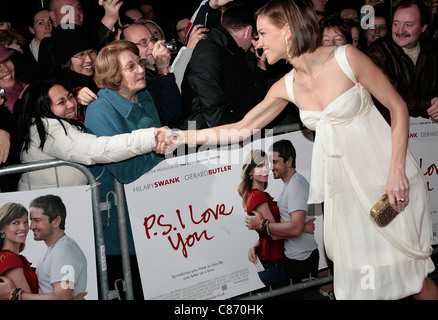 DUBLIN, Irland - 19 Dezember: Hilary Swank besucht die PS, ich liebe dich - Europäische Filmpremiere Stockfoto