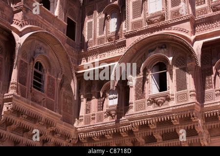 Mehrangarh Fort aus dem 18. Jahrhundert Abschnitt Harem Frauen Anzeigebereich in Jodhpur in Rajasthan, Nordindien Stockfoto