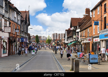 Geschäfte auf der Henley Street im historischen Zentrum, Stratford Warwickshire, England, UK Stockfoto