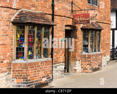 Shakespeare-Souvenirladen in der Henley Street in der Stadt Zentrum, Stratford Warwickshire, England, UK Stockfoto