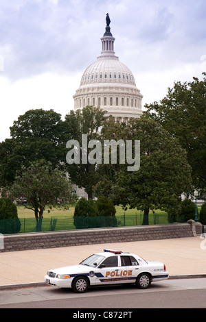 Ein Polizeiwagen vor dem Kapitol, Washington DC USA Stockfoto