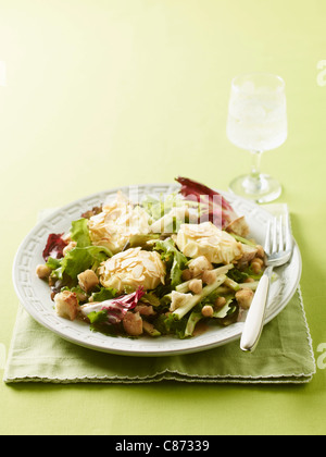 Ziegenkäse und APFELSALAT Stockfoto