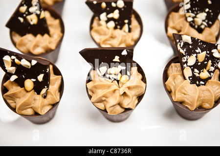 Mousse au Chocolat in Schokolade Tassen, Bäckerei, Toronto, Ontario, Kanada Stockfoto