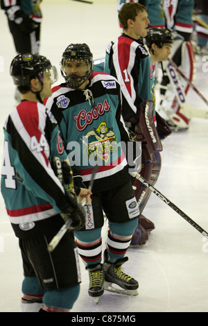 Theo Fleury spielen für die Belfast Giants in der britischen Elite Liga Playoffs gegen die Edinburgh Capitals, Schottland. Fleury erzielte den Spiel Siegtreffer in Belfast-4: 2-Niederlage von Edinburgh, gehen auf den zweiten Platz in der Playoff-Gruppe mit den drei Heimspielen in der Serie zu vervollständigen. Stockfoto