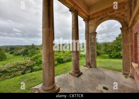 Großbritannien, Nordirland, County Down, Downpatrick, Strangford, Castle Ward, Blick auf historische Tempel Stockfoto