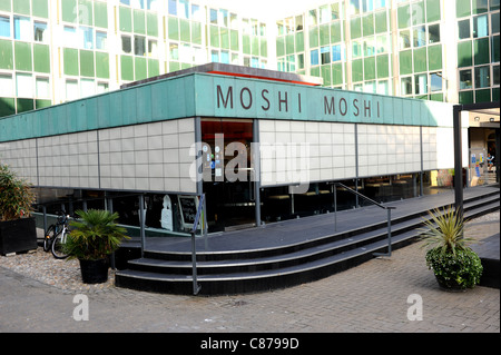 Moshi Moshi Japanisches Sushi-Restaurant im Brighton Bartholomew Sq Stadtzentrum Großbritannien . Jetzt heißt er Moshimo Stockfoto