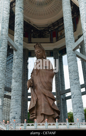 Statue von Guan Yin Göttin der Barmherzigkeit auf Kek Lok Si Temple in Georgetown, Penang, Malaysia Stockfoto