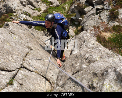 Ein Kletterer auf gerillt Arete Tryfan Snowdonia Stockfoto
