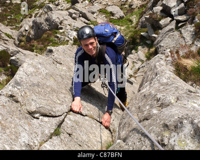 Ein Kletterer auf gerillt Arete Tryfan Snowdonia Stockfoto