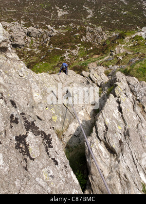 Ein Kletterer auf gerillt Arete Tryfan Snowdonia Stockfoto