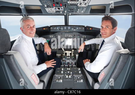 Deutschland, Bayern, München, Pilot und Kopilot Pilotierung Flugzeug aus Flugzeug-cockpit Stockfoto