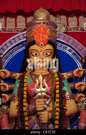 Darstellung der Göttin Durga auf "See Stadt Adhibasibrinda Durga Puja im" in Kolkata (Kalkutta), West Bengal, Indien. Stockfoto