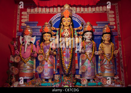 Darstellung der Göttin Durga auf "See Stadt Adhibasibrinda Durga Puja im" in Kolkata (Kalkutta), West Bengal, Indien. Stockfoto