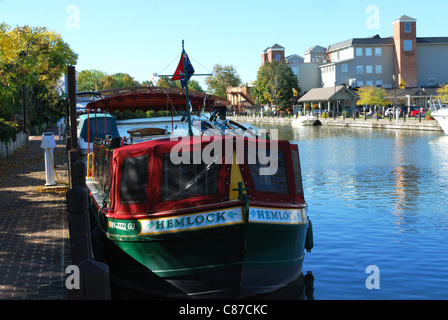 Paket Bootsdocks auf der Südseite des Erie-Kanals in Fairport, New York. Stockfoto