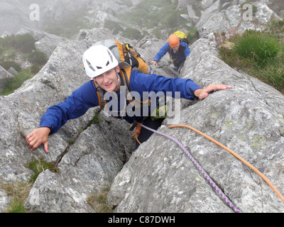 Kletterer auf gerillten Arete Tryfan Snowdonia Stockfoto